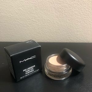MAC Pro Longwear Paint Pot; .17 US OZ; Camel Coat